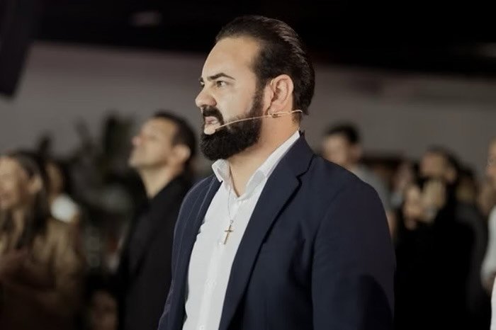 Pastor que disse que não gosta de pobre é acusado de usar igreja para lavar dinheiro