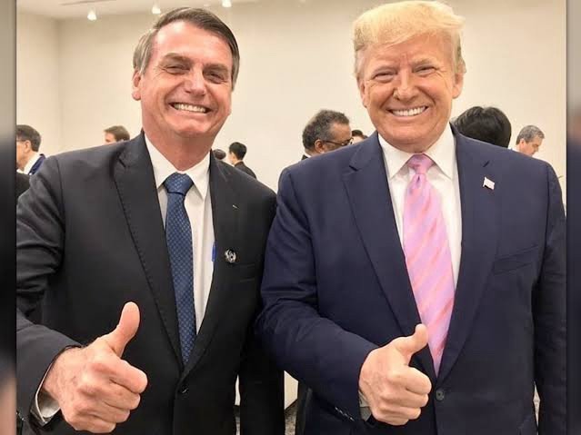 Por Bolsonaro, Trump tenta chantagear Brasil com imposição de tarifa de 50% sobre produtos brasileiros
