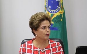 Dilma decide ir ao julgamento do impeachment no Senado