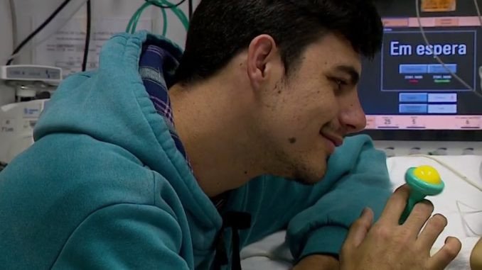 ‘Eu vou salva-lo’, diz pai que doa fígado para filho em Porto Alegre