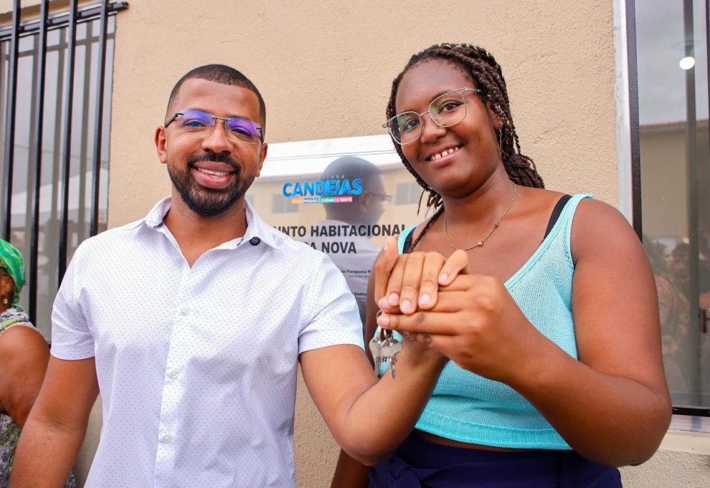 Candeias: Prefeitura entrega 32 apartamentos a famílias de Menino Jesus e anuncia licitação para urbanização do “buracão”