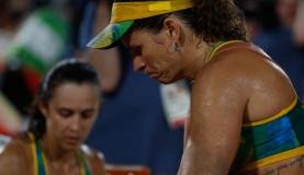Americanas vencem Larissa e Talita e ficam com bronze no vôlei de praia