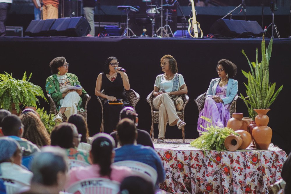 Música, roda de conversa e apresentação cultural marcam a abertura da III Flipassé