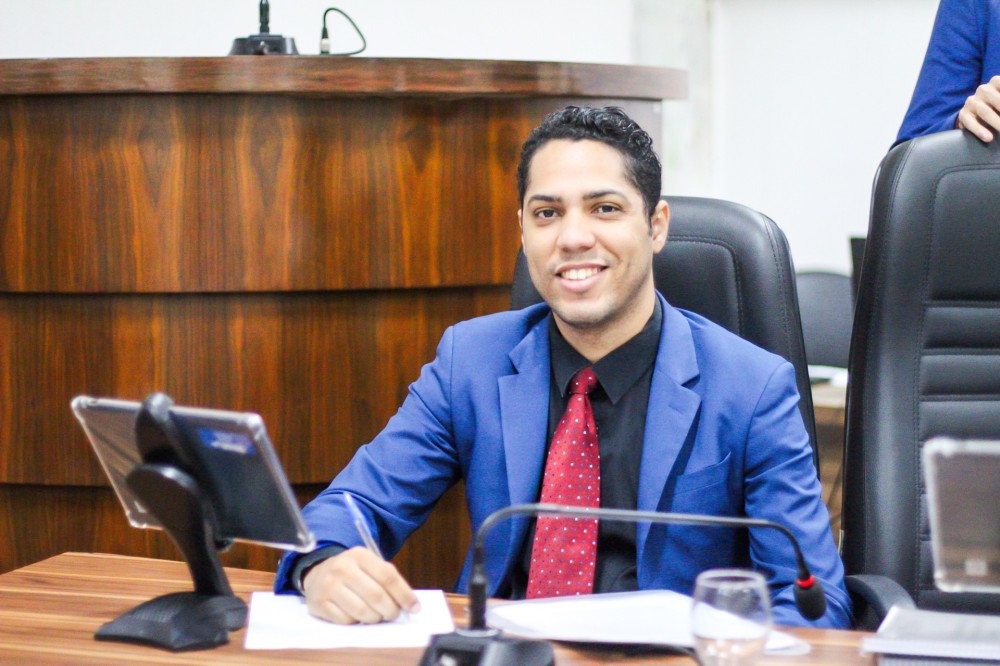 Câmara de Candeias aprova projeto de Davi Moura contra erotização e adultização de crianças em escolas