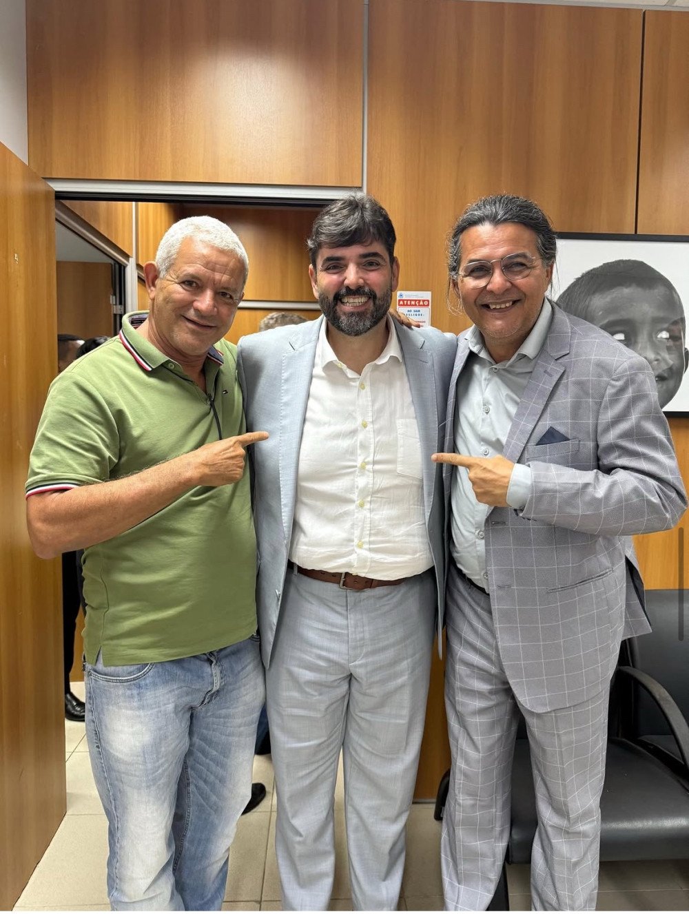 Prefeito Pequeno Sales se reúne com secretário estadual e deputado para tratar de demandas de Catu