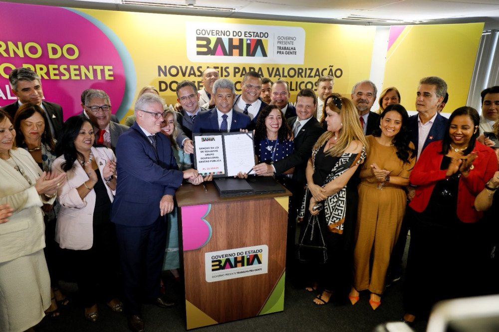 Bahia: Jerônimo sanciona reajuste de até 22,1% para mais de 45 mil servidores estaduais