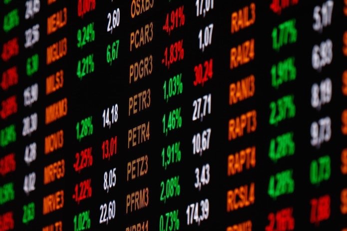 Ibovespa registra nova máxima histórica; dólar cai abaixo de R$ 5,40