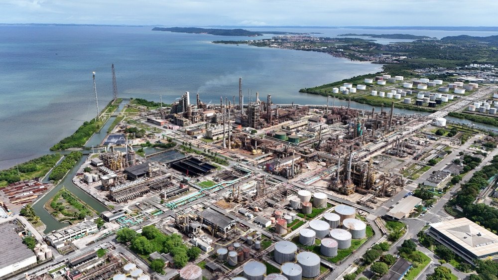 Refinaria de Mataripe faz 75 anos e une história, modernidade e sustentabilidade