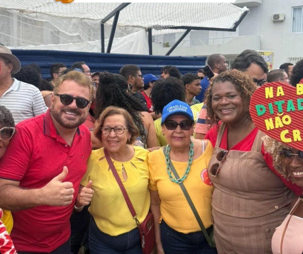 Prefeito Daílton Filho participa de manifestação em Salvador contra a PEC da Blindagem ao lado da deputada Lídice da Mata