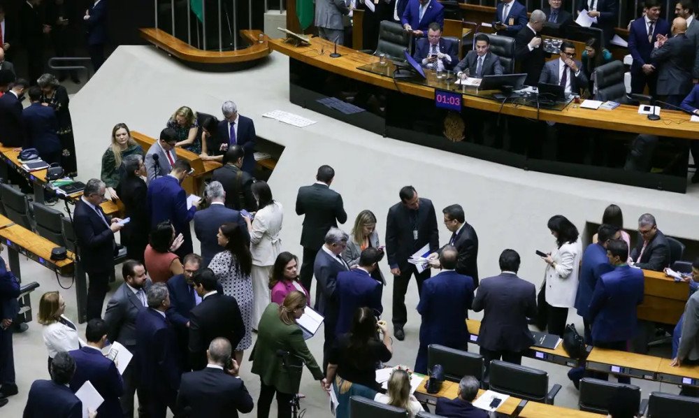 STF decide que só Supremo pode autorizar buscas no Congresso