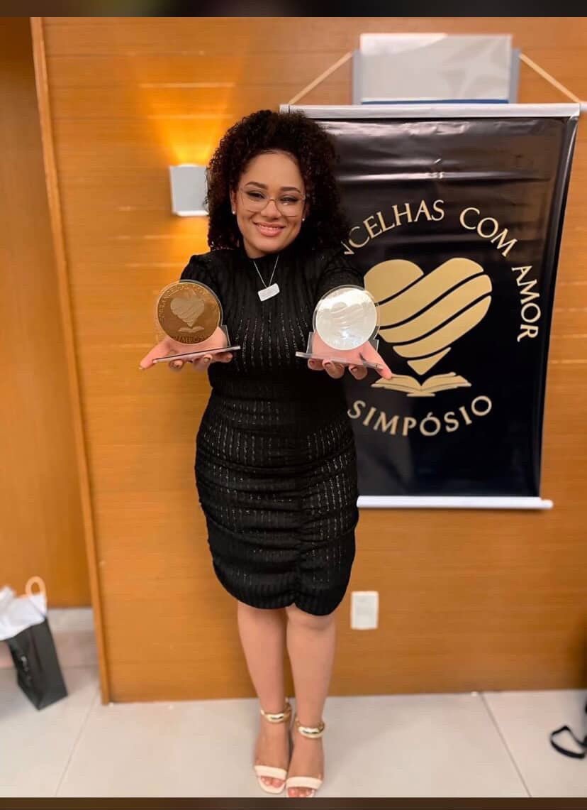 Luana Lima, do StudioLuanaLimaOn, é premiada em duas categorias no Simpósio “Sobrancelhas com Amor” no Rio de Janeiro