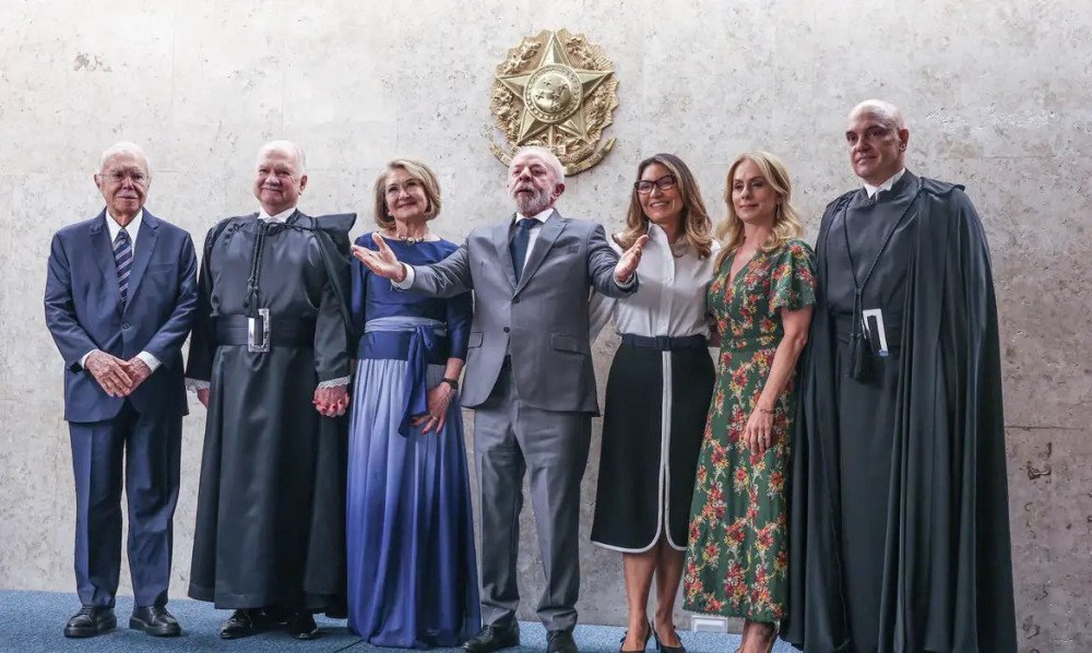 Fachin cita 'confiança em Poderes' e dá indireta à anistia ao assumir STF