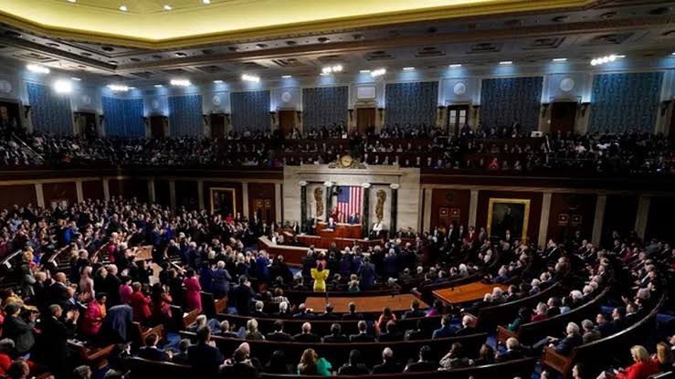 Governo Trump paralisa financeiramente após orçamento não ser aprovado; republicanos se recusam a ampliar saúde e assistência social