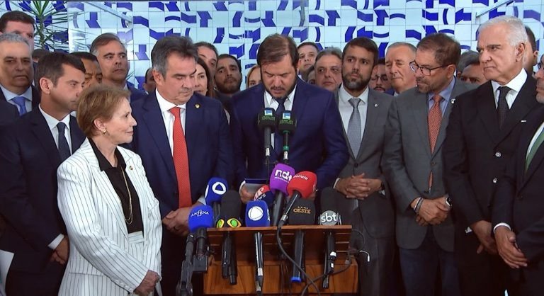 Centrão protege super-ricos e mantém desigualdades nos impostos brasileiros