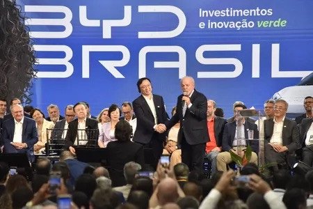 Lula celebra aumento da produção da BYD para 600 mil carros por ano e geração de 20 mil empregos em Camaçari
