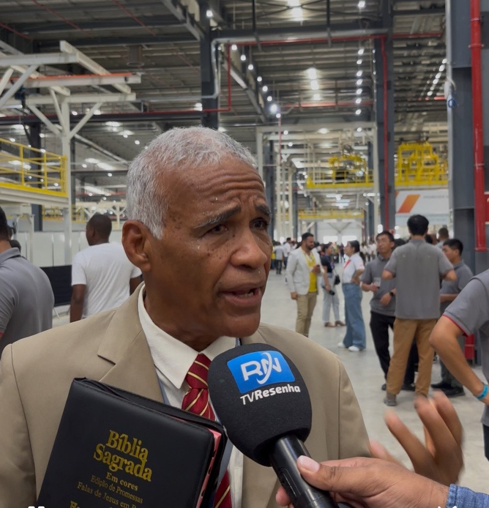 “Mais emprego e fé em Deus”: Isidório celebra retomada industrial com Lula na BYD de Camaçari