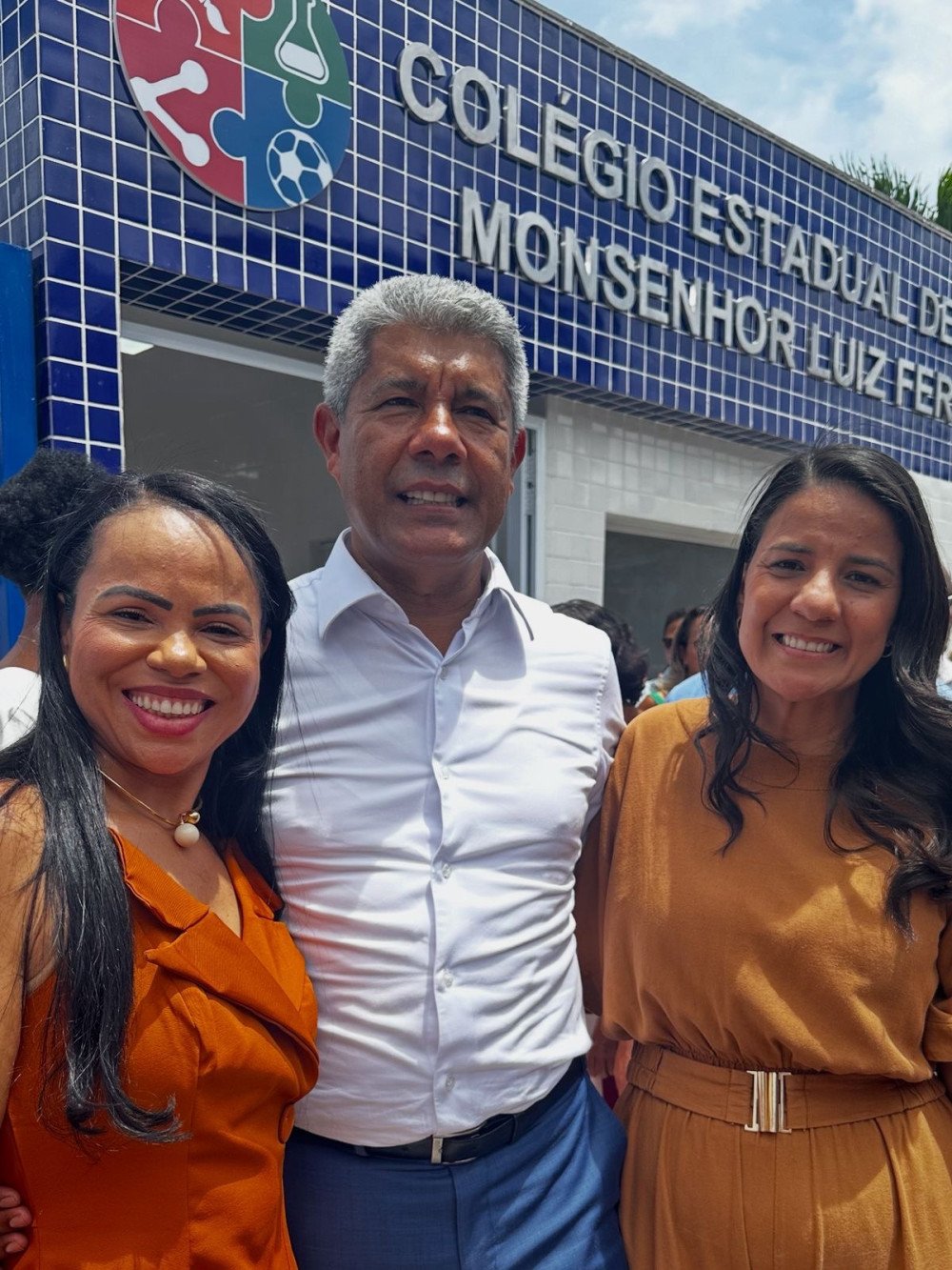Sintia Ferreira agradece ao Governador Jerônimo Rodrigues e à Secretária Rowenna Brito pela entrega do novo Colégio Polivalente de São Sebastião do Passé