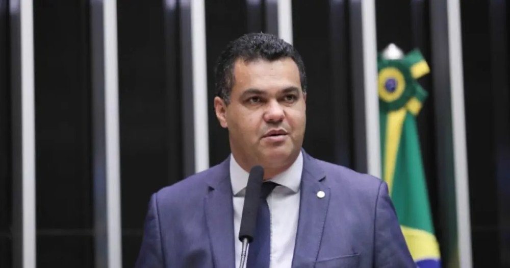 Deputado federal do União Brasil Dal Barreto é alvo da Overclean; parlamentar foi encontrado no aeroporto de Salvador