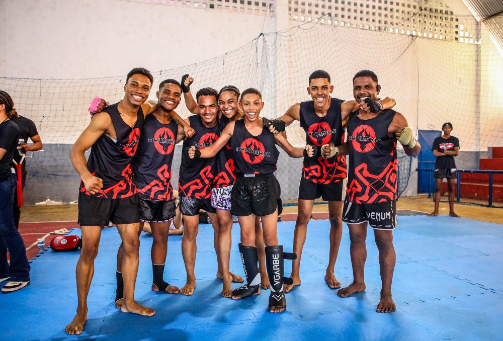 Atletas de Candeias embarcam para o Campeonato Brasileiro de Muay Thai em Brasília 