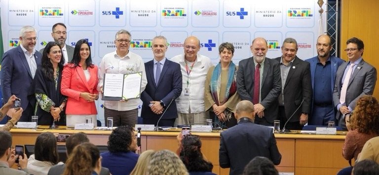 Governo Lula cria auxílio para pacientes com câncer que fazem radioterapia pelo SUS