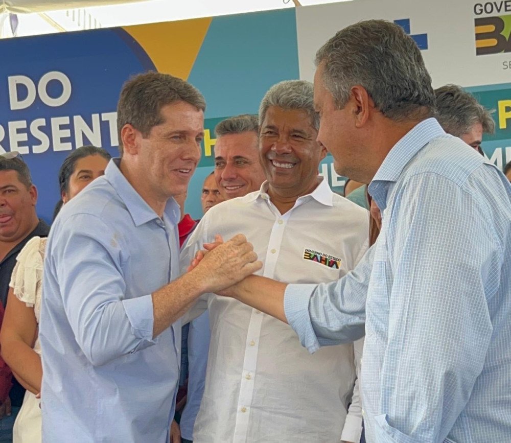 REENCONTRO: Zé Cocá e Rui Costa se aproximam e causam dor de cabeça para ACM Neto