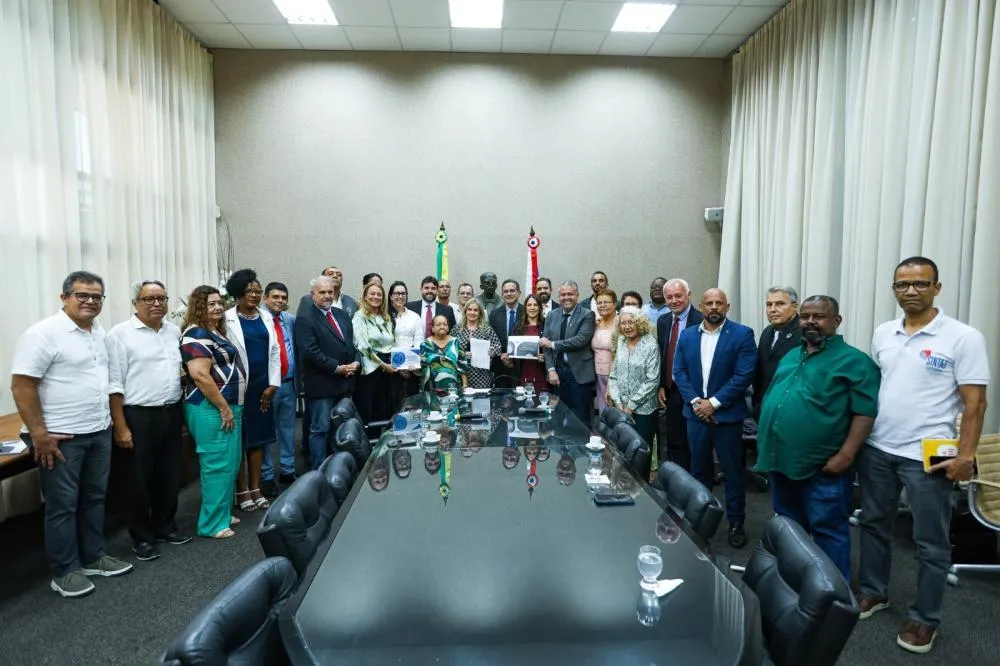 Governo entrega PL para reestruturação do Planserv e PEC que altera regras de aposentadoria das Polícias Civil e Penal