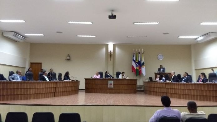 VEREADORES DE CANDEIAS REBATEM ACUSAÇÕES NAS REDES SOCIAIS