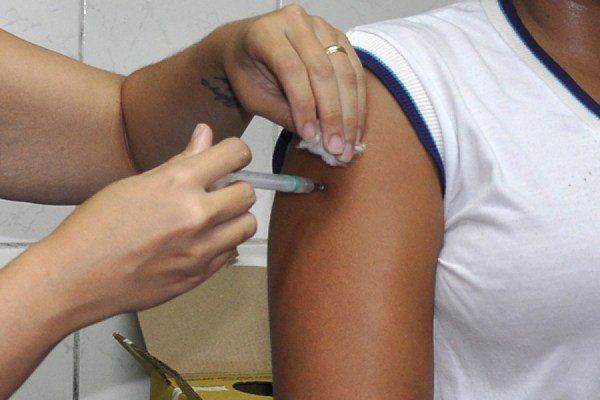 CANDEIAS: VACINAÇÃO CONTRA O HPV ACONTECE NESTE SÁBADO