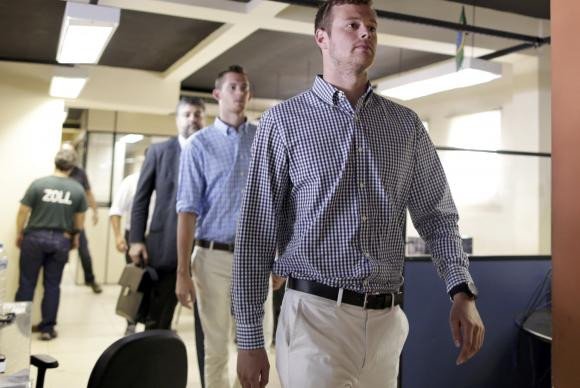 Nadadores mentiram e devem pedido de desculpas a cariocas, diz chefe de polícia