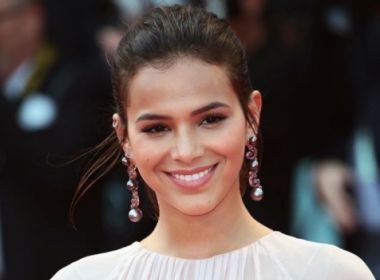 Bruna Marquezine chama atenção de fotógrafos no Festival de Cinema de Veneza