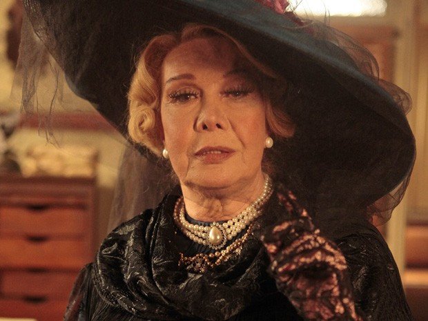 Atriz Rogéria morre aos 74 anos