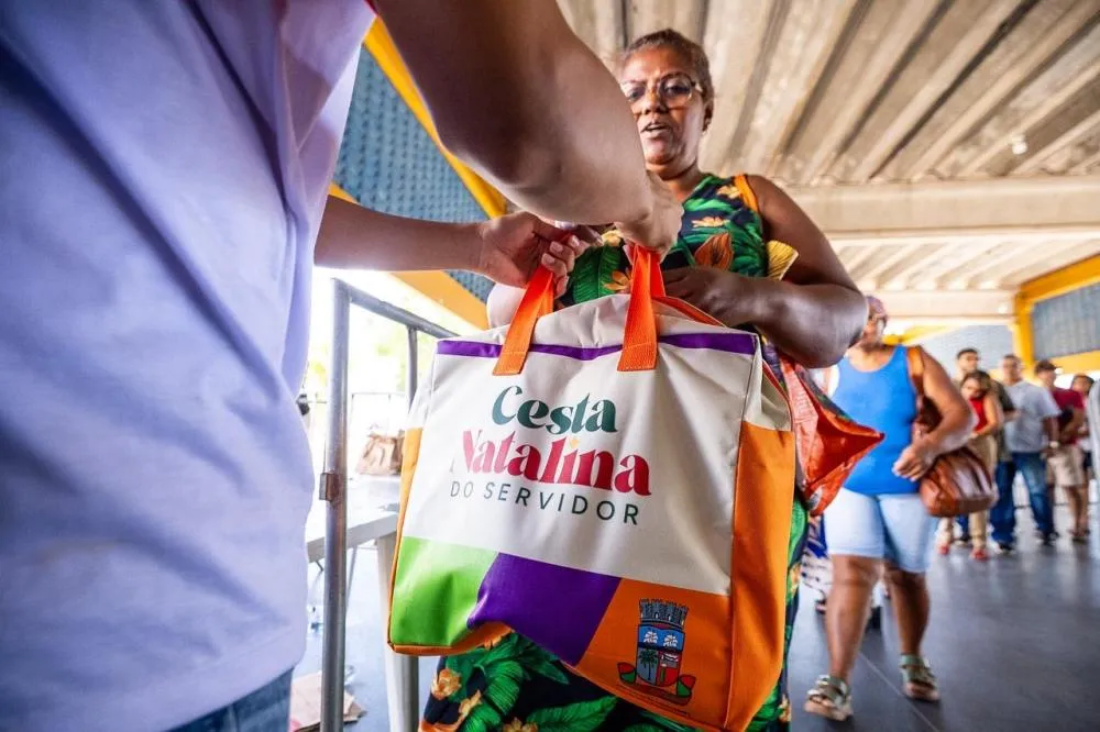 Após nove anos, Prefeitura retoma entrega da Cesta Natalina e beneficia 13 mil servidores