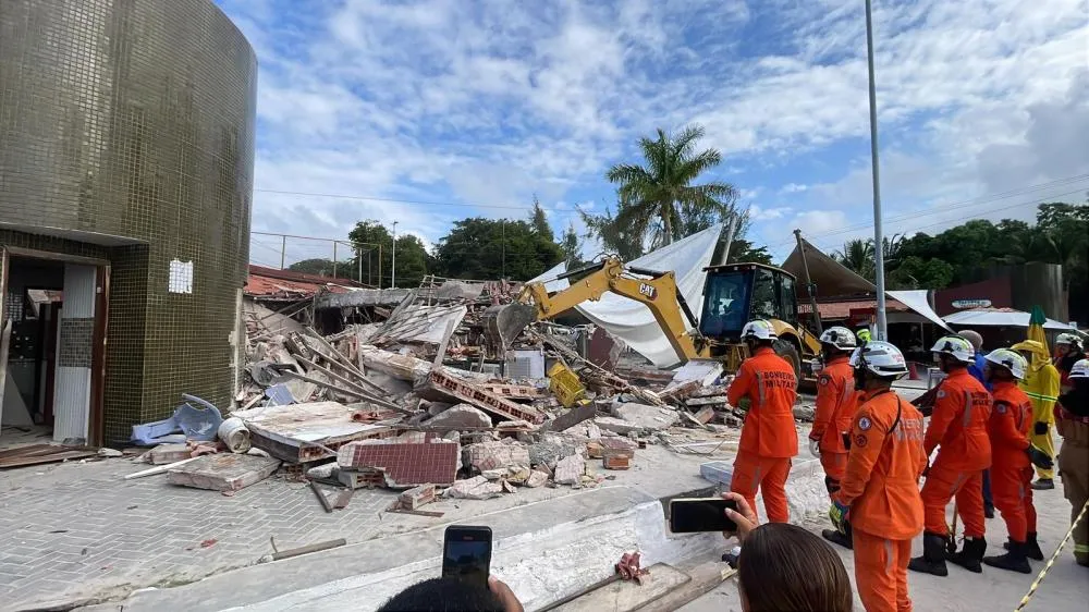 Prefeitura de Madre de Deus atua de forma imediata após danos em barracas de praia