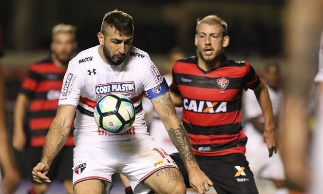 Em jogo de vida ou morte, Vitória e São Paulo duelam hoje no Barradão