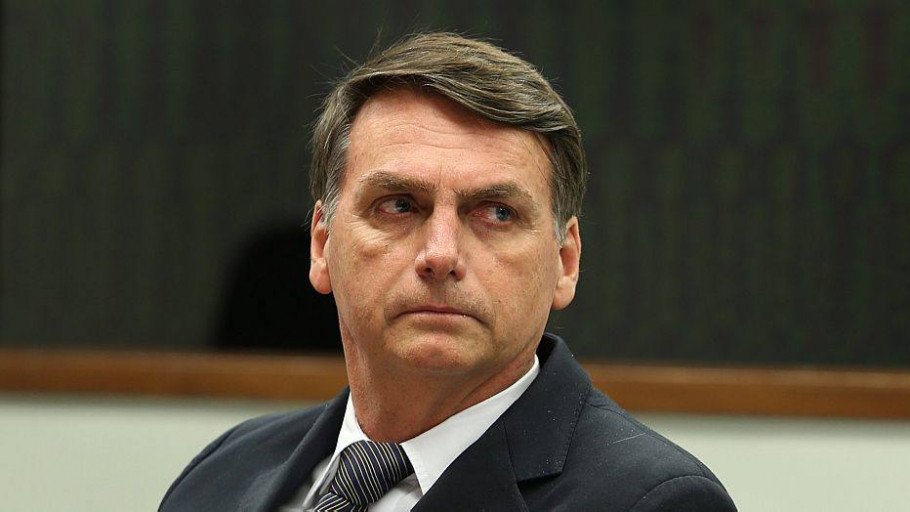 Sem Lula, Bolsonaro venceria em todos os cenários, diz pesquisa CNT.