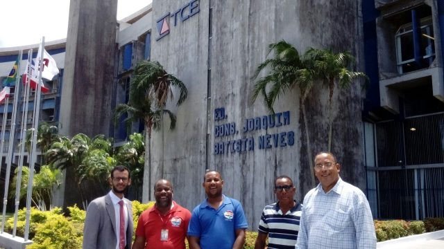 Diretoria do SISEMC vai ao TCM averiguar a acumulação de cargos em Candeias