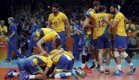 Brasil vence Rússia e garante vaga na final no vôlei masculino