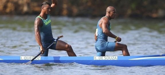 Brasil é medalha de prata na canoa dupla de 1000m com Isaquias e Erlon