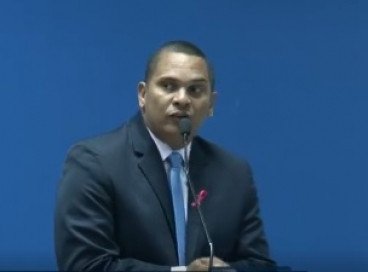Camaçari: Vereador Dentinho emociona parlamentares ao indicar matéria na Câmara