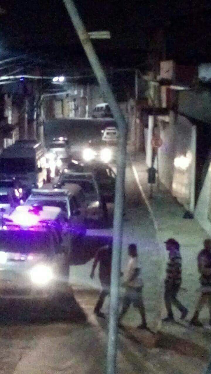 CANDEIAS: DUAS PESSOAS SÃO BALEADAS NO CENTRO DA CIDADE