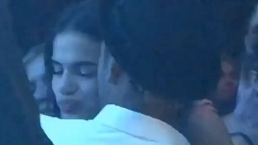 Vídeo mostra suposto selinho de Bruna Marquezine em Neymar