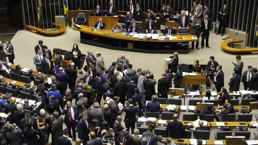 Câmara Federal pode votar PEC que cria cota para mulheres no Legislativo