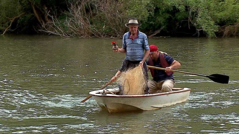 Pescadores encontram imagem de Nossa Senhora Aparecida em rio, no Rio Grande do Sul