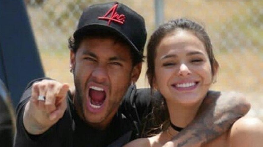 Vídeo: sem querer, amigo de Neymar mostra quadro de Bruna na casa do craque na França