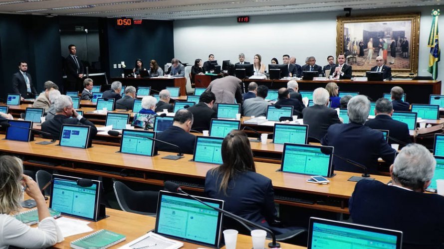 Por 39 votos a 26, CCJ aprova arquivamento da segunda denúncia contra Michel Temer