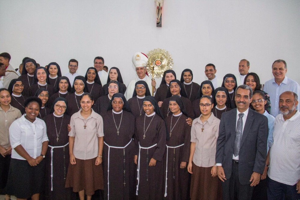 Missa comemora 25 anos de Irmãs Franciscanas no Brasil e em Candeias
