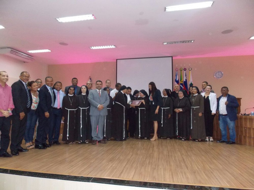 Câmara de Candeias realiza sessão especial em homenagem as Irmãs Franciscanas !