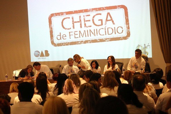 A cada duas horas uma mulher é assassinada no Brasil, dados de estupros também preocupam