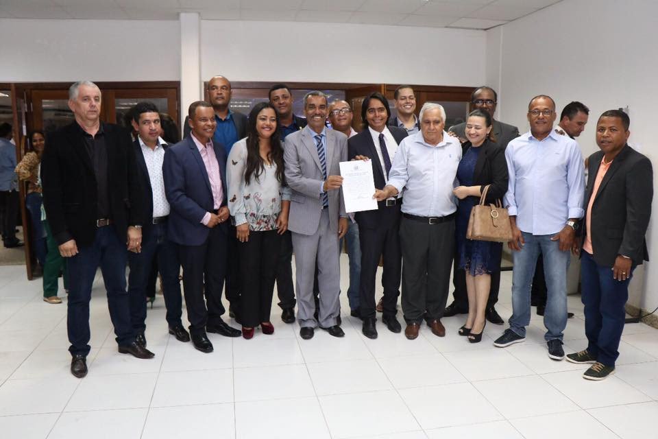 Vereadores de Candeias participam de evento onde Rui firma convênio para reforma do estádio de Candeias