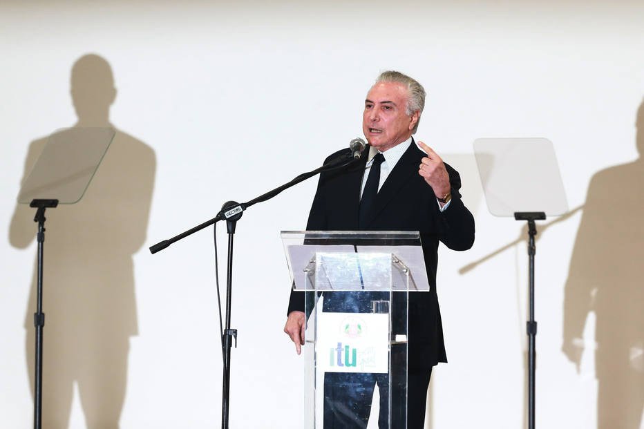 Temer diz que Brasil tem 'tendência' para o 'autoritarismo' e a 'centralização' do poder